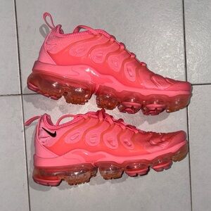 Nike Women's Neon Pink Vapor Max Plus Running Sneakers